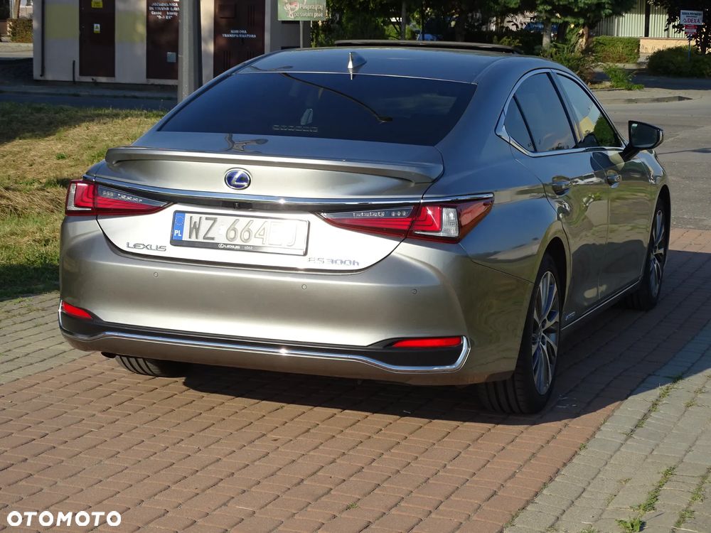 Lexus ES 300h Business Edition + - 23