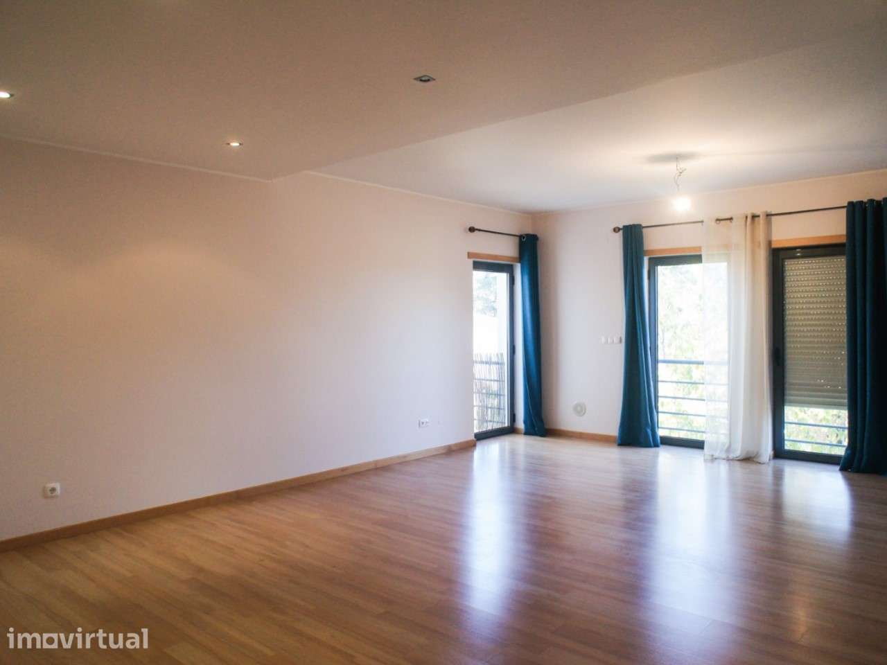 Apartamento T3 Semi-Novo! Com Varanda e Arrecadação individual - Grande imagem: 5/13