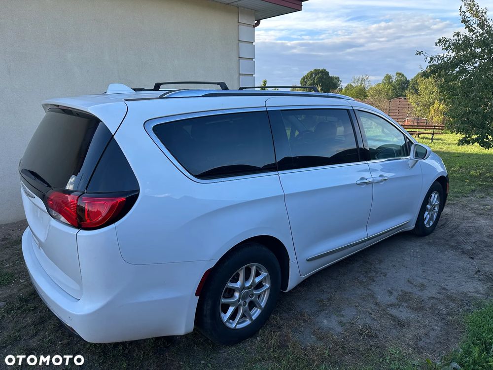 Chrysler Pacifica - 9
