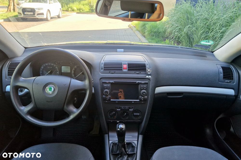 Skoda Octavia 1.6 Combi - 8