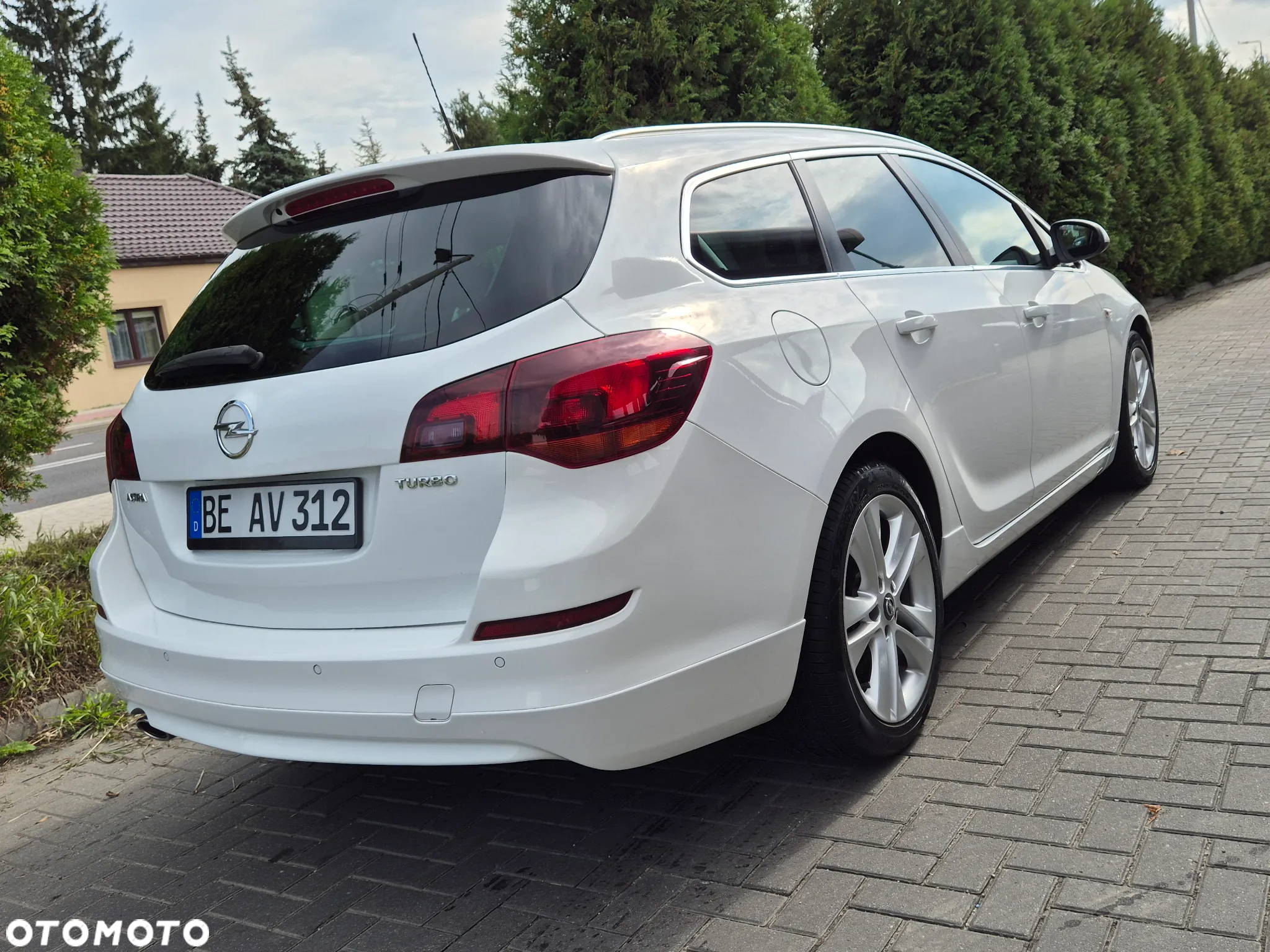 Opel Astra 1.6 Turbo Caravan Cosmo - 11