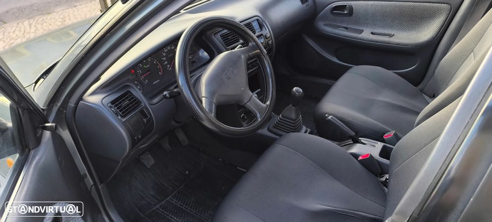 Toyota Corolla Sedan 1.3 XLi - 8