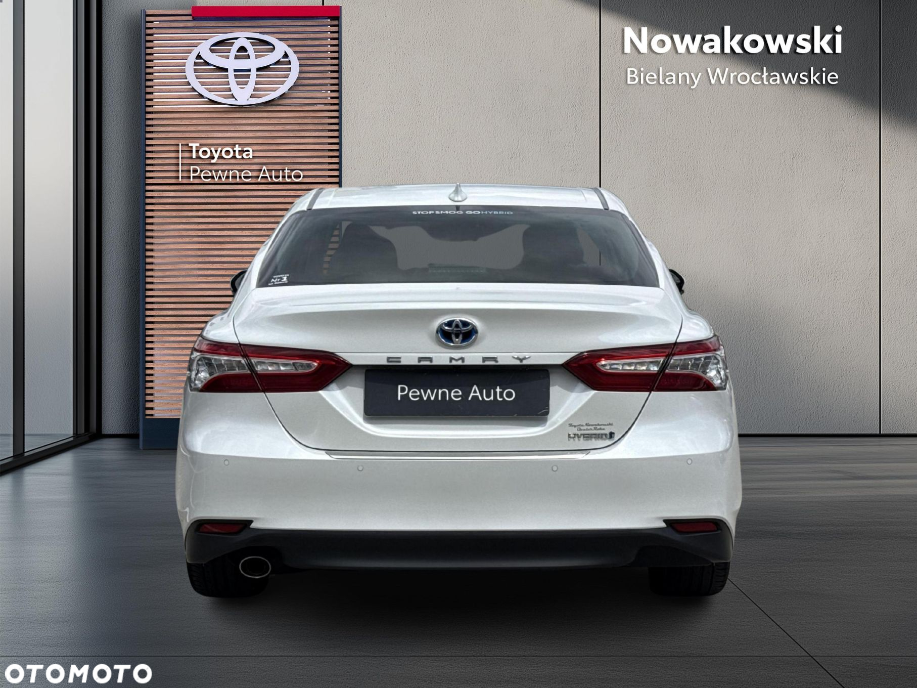 Toyota Camry - 4