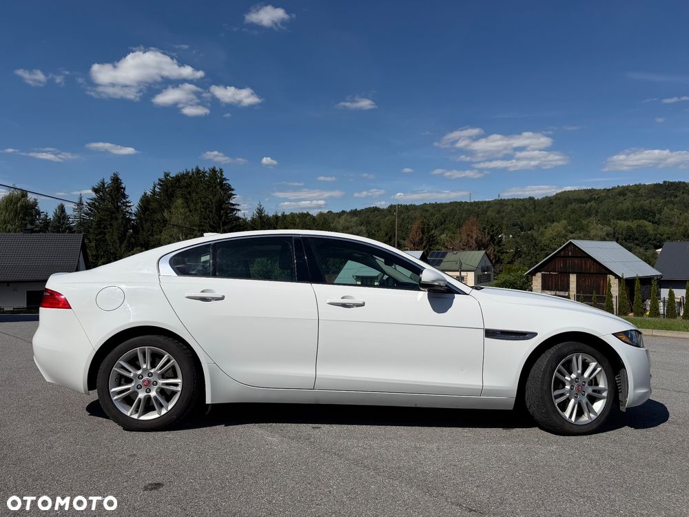 Jaguar XE 2.0 D AWD Prestige - 5