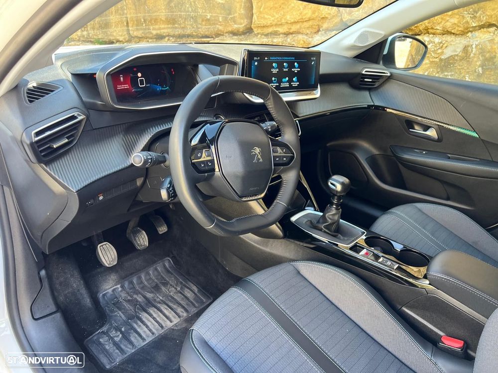 Peugeot 208 - 15