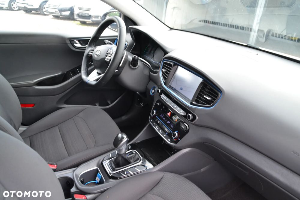 Hyundai IONIQ - 31