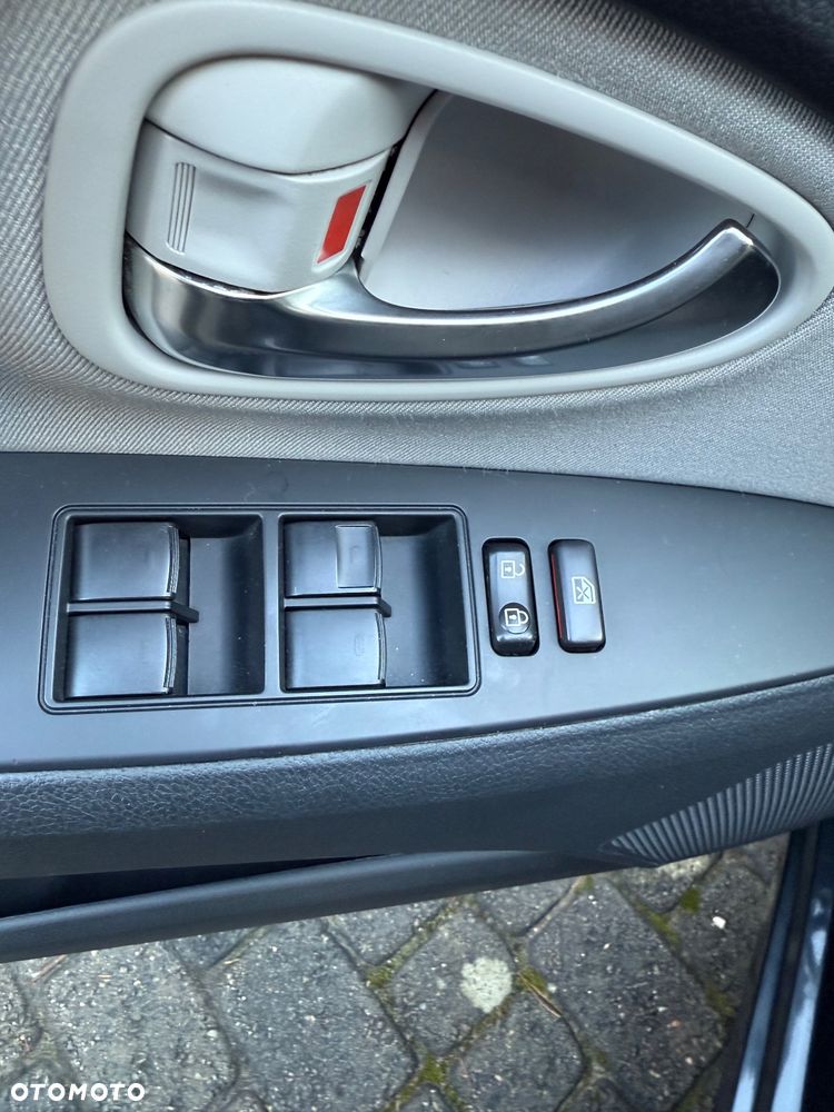 Toyota Avensis 2.0 D-4D Premium - 31