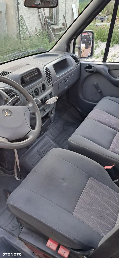 Mercedes-Benz Sprinter - 13
