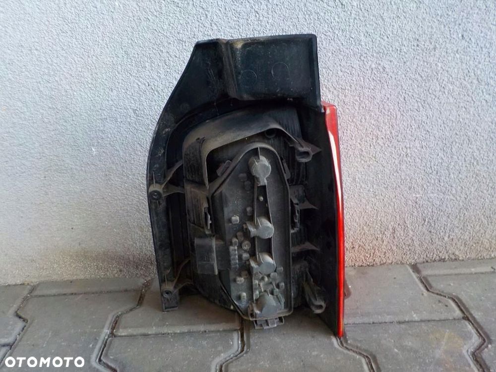 VW T5 LAMPA TYLNA TYL LEWA WERSJA DRZWIAMI NA DWIE STRONY - 3