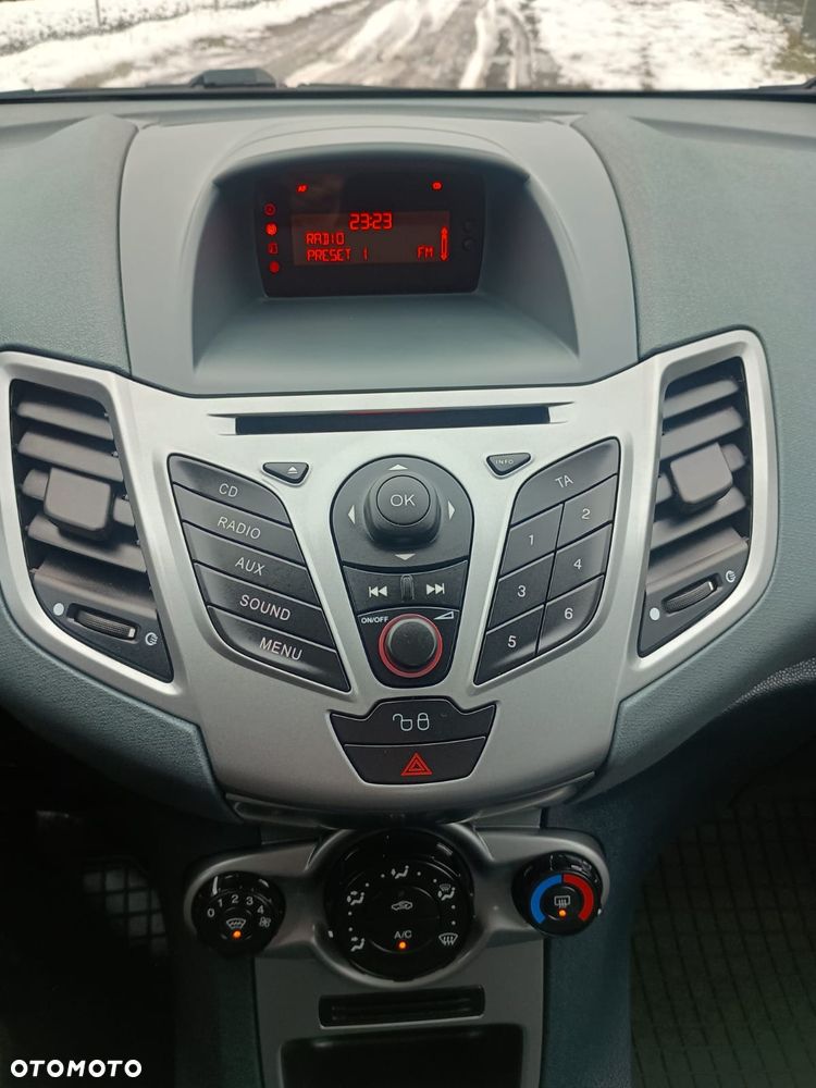 Ford Fiesta 1.25 Celebration - 11