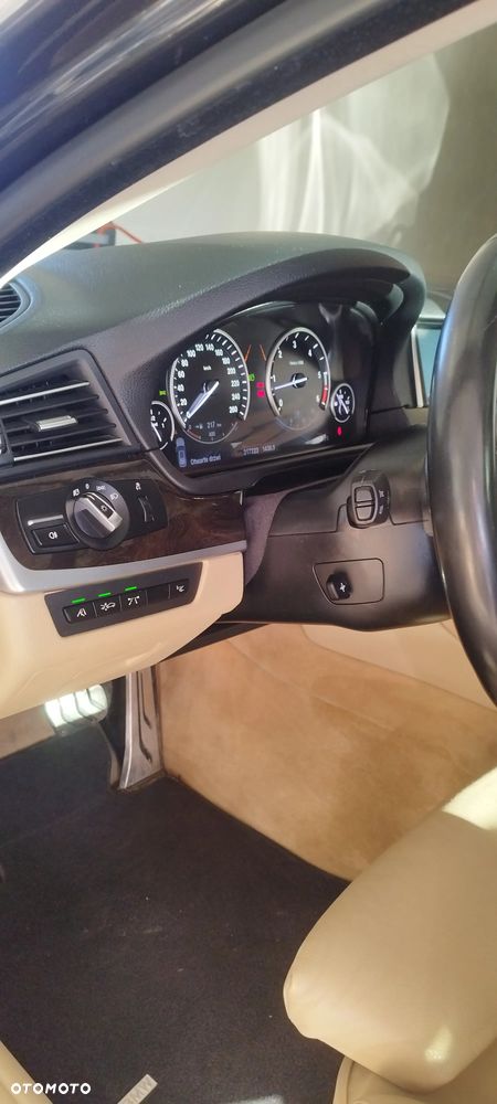 BMW Seria 5 530d xDrive Sport-Aut - 33