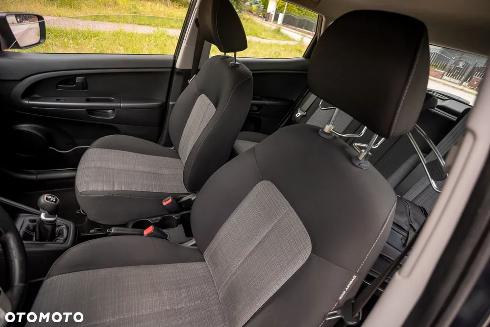 Kia Venga - 19
