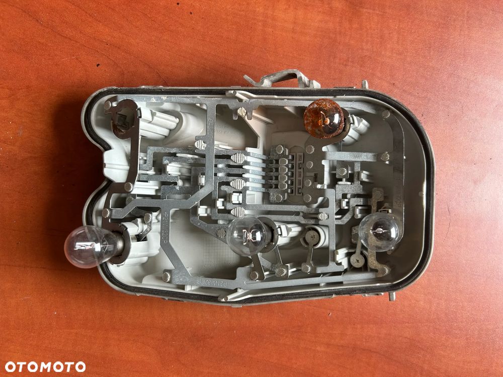 WKŁAD LAMPY TYŁ LEWY AUDI A6 C6 SEDAN ZB436071L - 1