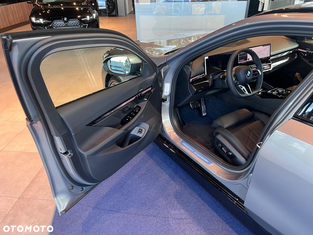 BMW Seria 5 520d xDrive mHEV M Sport - 10