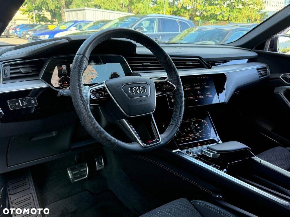 Audi Q8 Sportback e-tron - 16