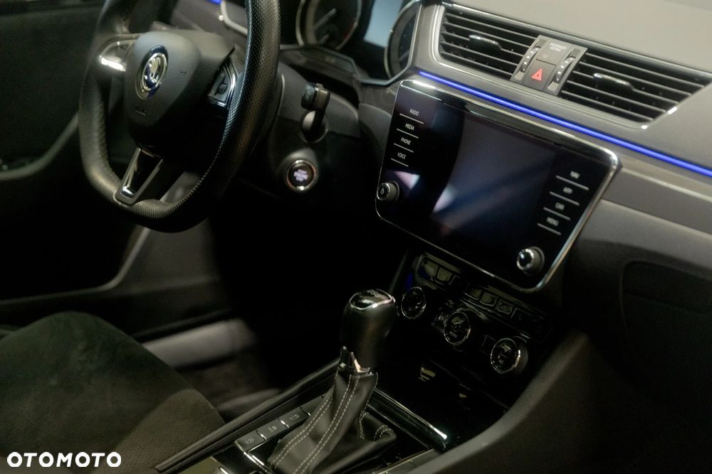 Skoda Superb 2.0 TDI Sportline DSG - 4