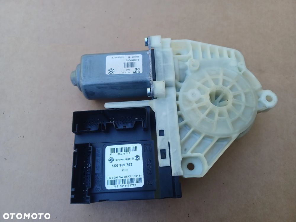 ŚILNICZEK SZYBY LEWY PRZÓD GOLF VI 5K0959793 - 1