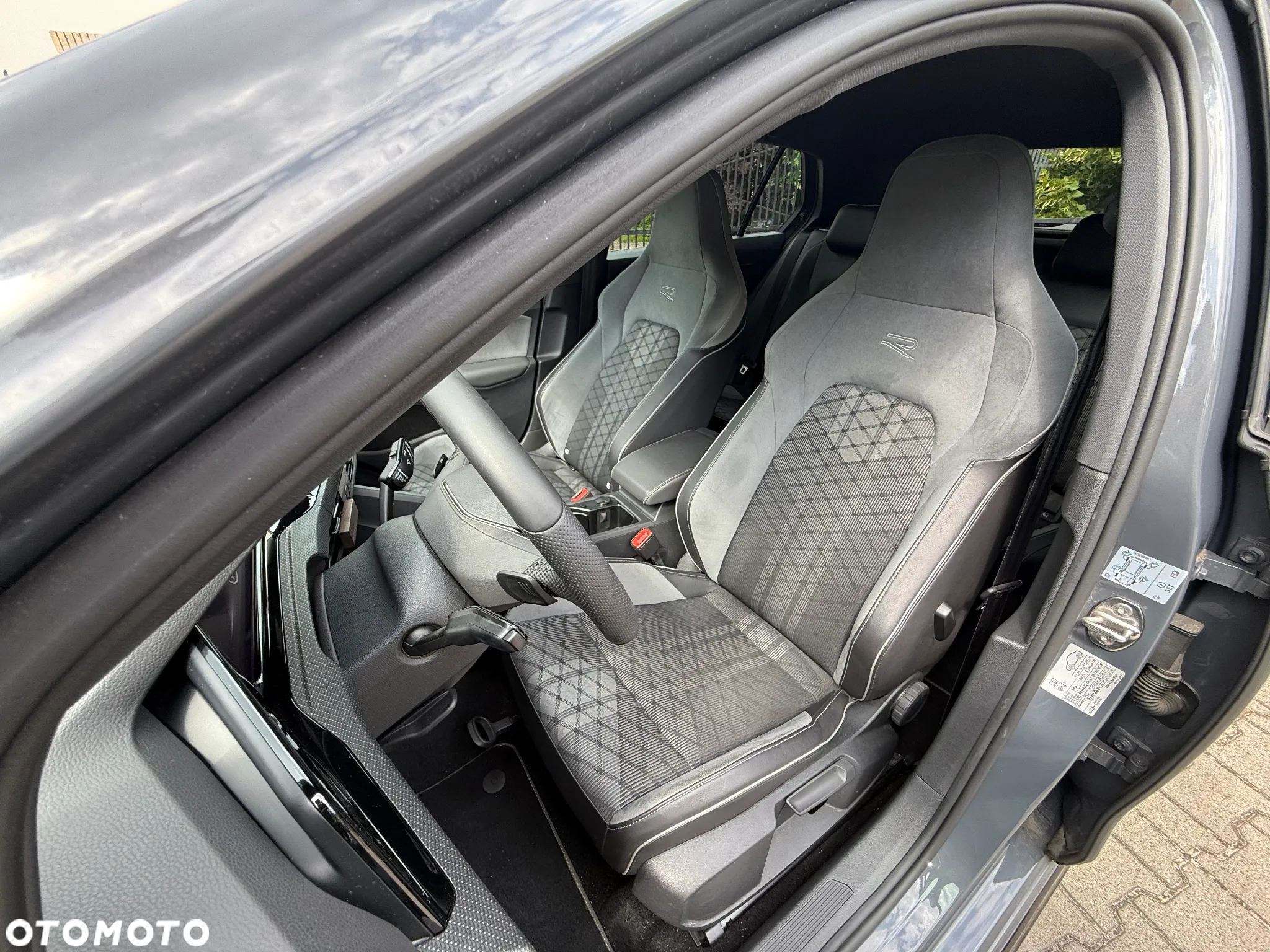 Volkswagen Golf VIII 2.0 TDI R-Line DSG - 24