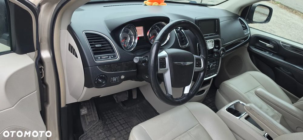 Chrysler Town & Country 3.6 Limited - 15