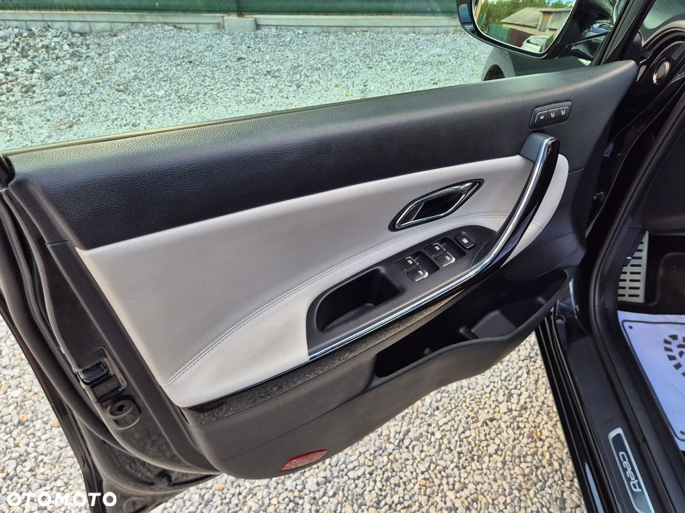 Kia Ceed 1.6 CRDi 136 ISG Platinum Edition - 24