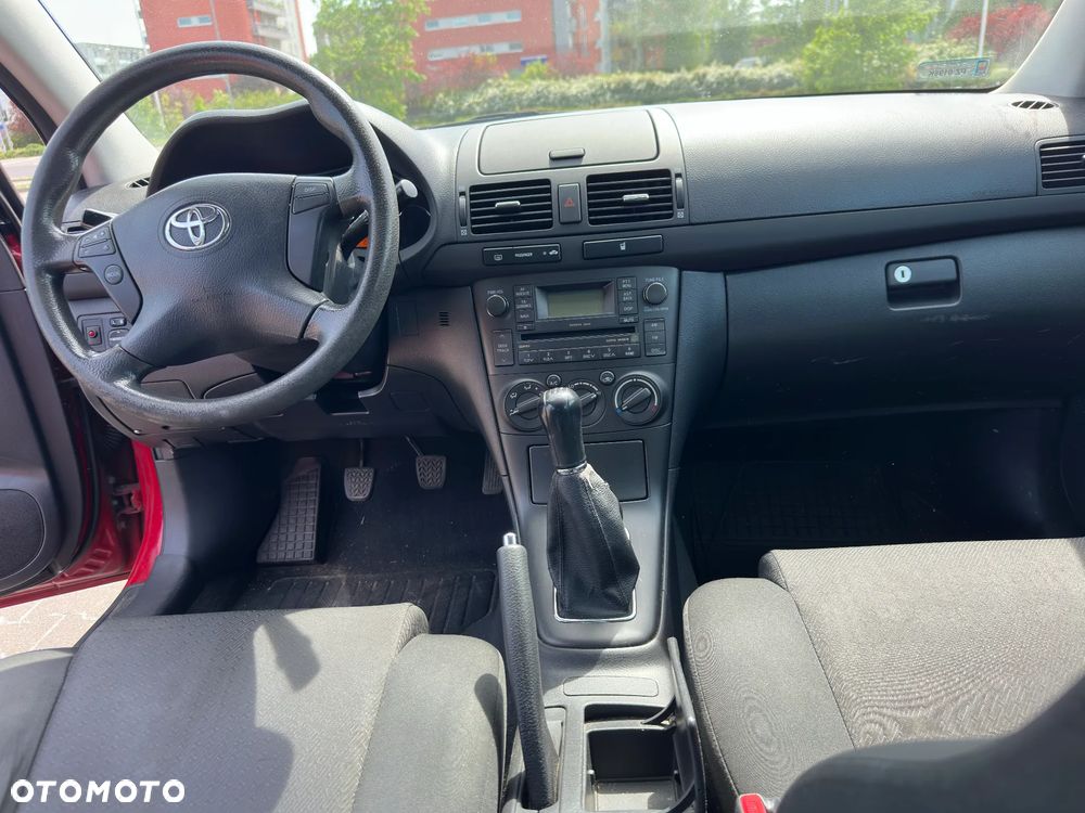 Toyota Avensis - 26