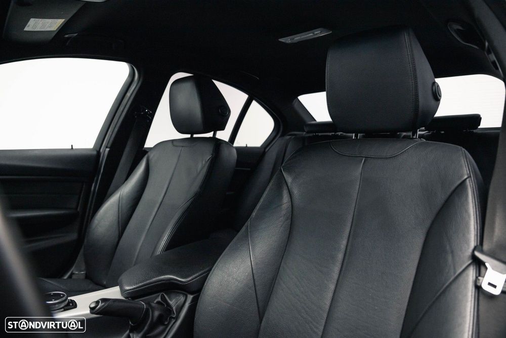 BMW 318 d Pack M - 11