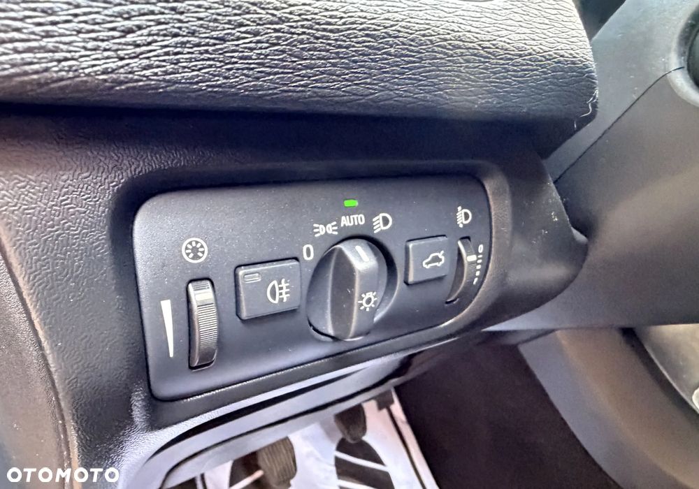 Volvo V40 D2 R Design - 30