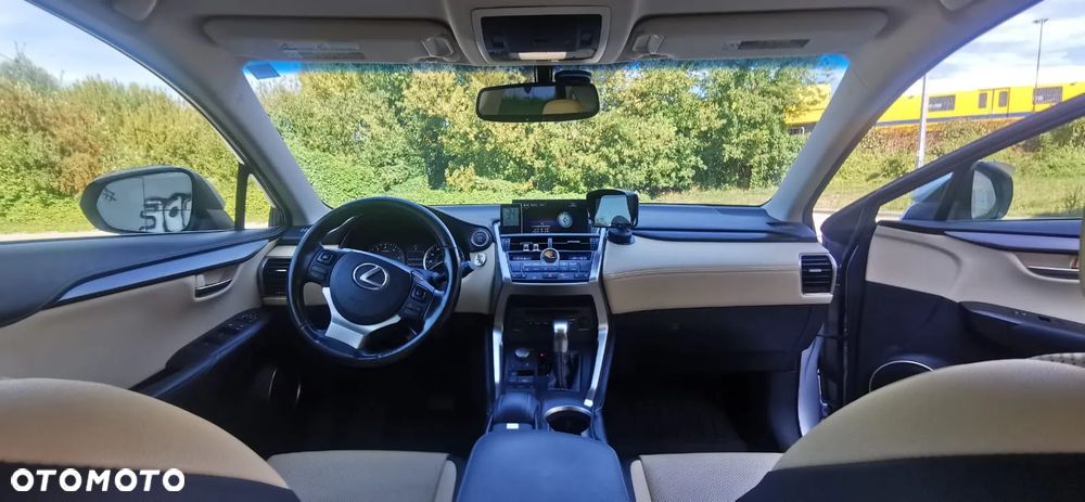 Lexus NX 200t - 12