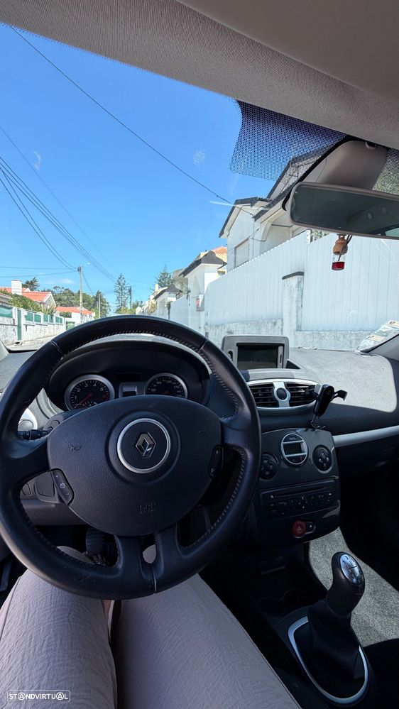 Renault Clio 1.2 16V Confort - 9