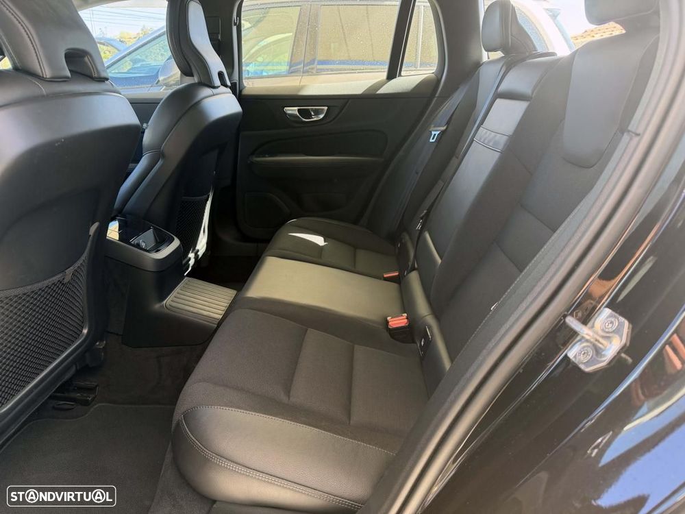 Volvo V60 2.0 T8 AWD TE Momentum Plus - 16