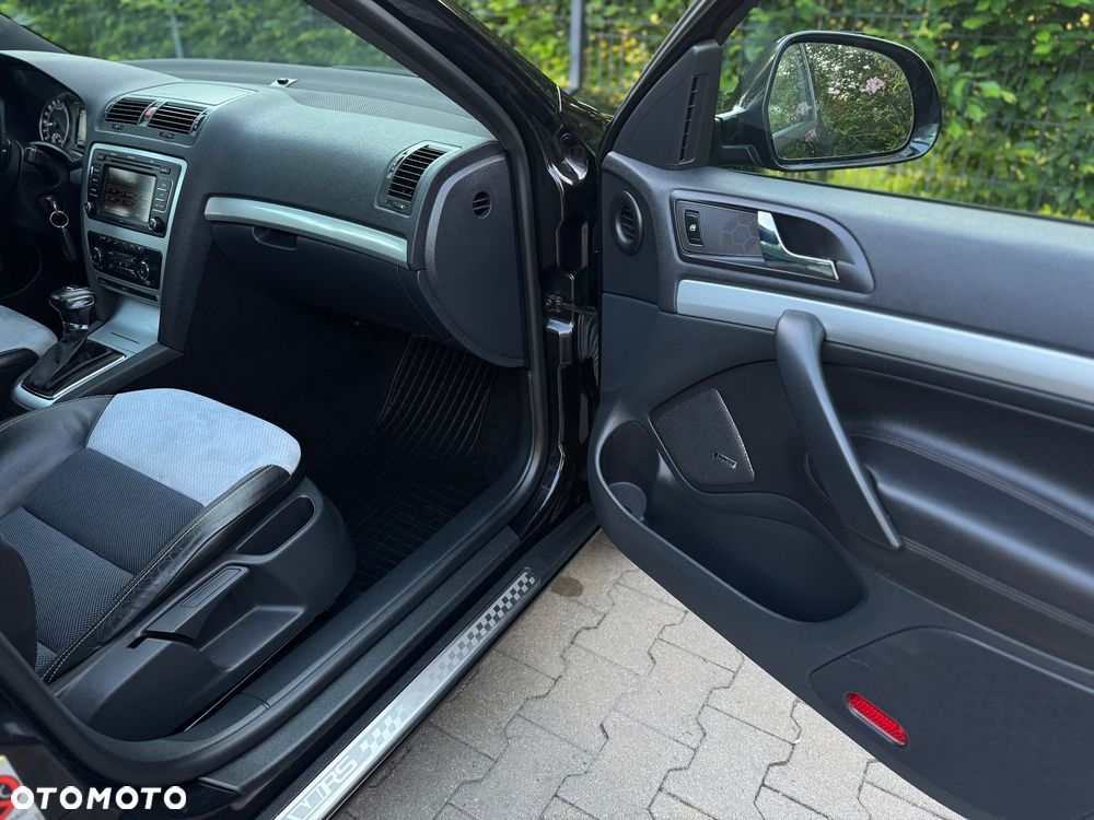 Skoda Octavia 2.0 TDI CR DPF DSG RS - 30
