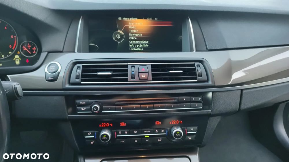 BMW Seria 5 520d xDrive Touring Modern Line - 17