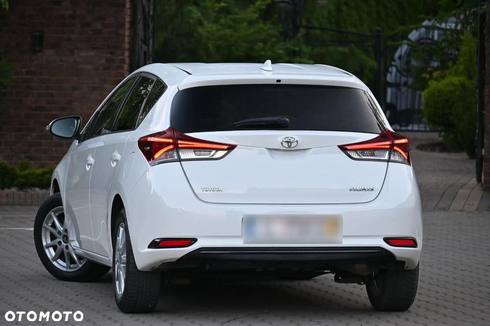 Toyota Auris 1.33 VVT-i Premium + - 11