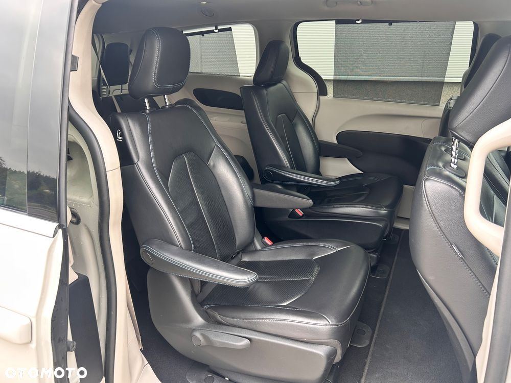 Chrysler Pacifica - 22