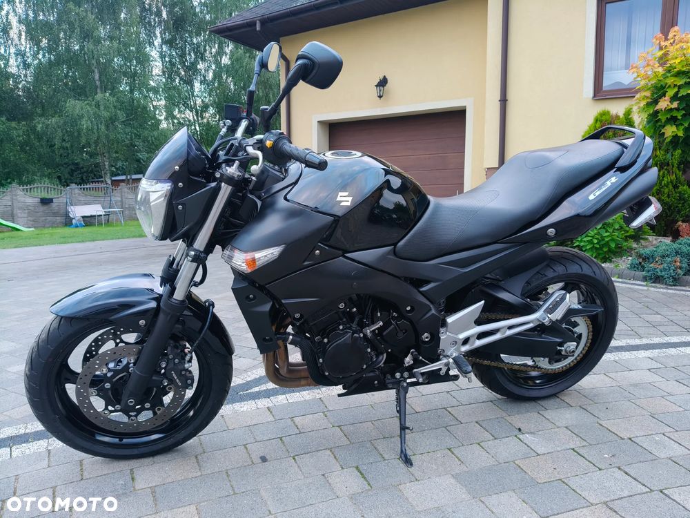 Suzuki GSR - 1
