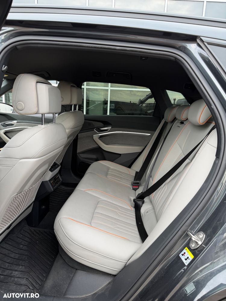 Audi e-tron - 11