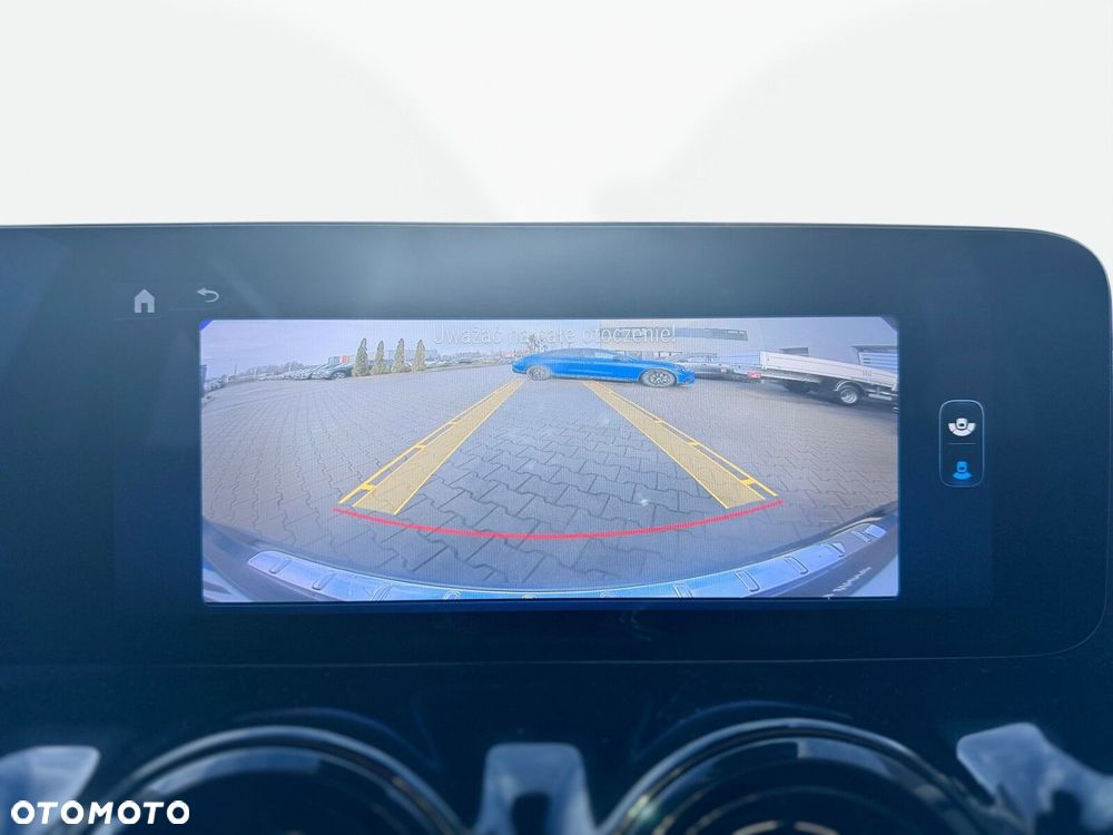 Mercedes-Benz GLA 180 - 21