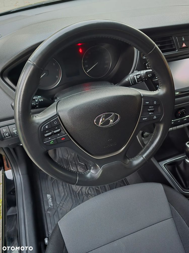 Hyundai i20 - 24
