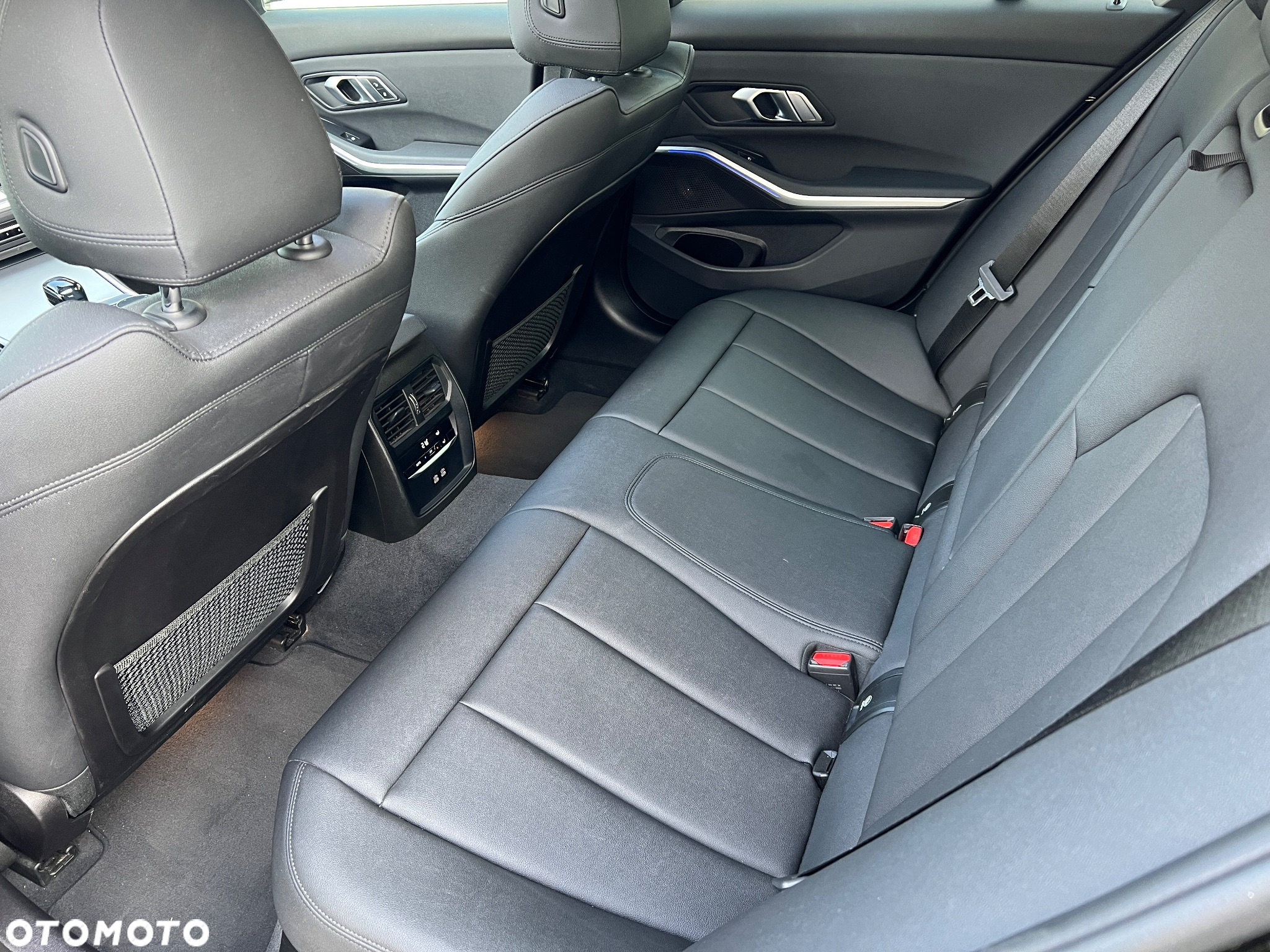 BMW Seria 3 330i Advantage - 35