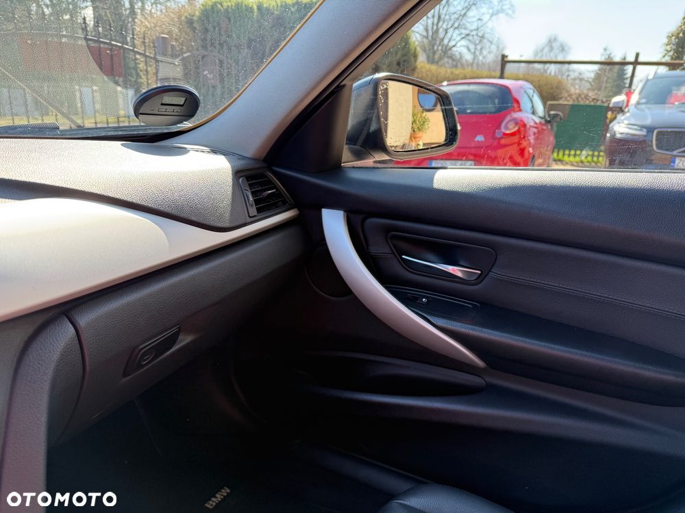 BMW Seria 3 320i - 18