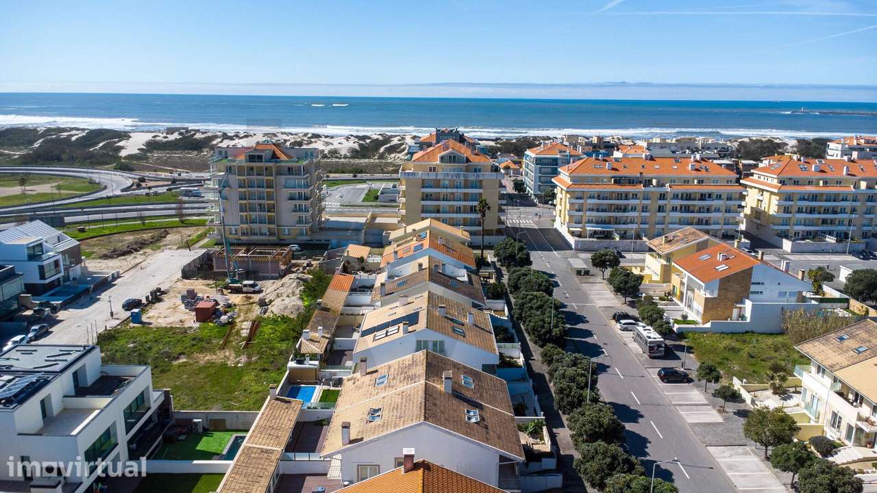 Moradia Geminada T3+1 na Praia da Barra: Projeto de Luxo com Vista par - Grande imagem: 2/60