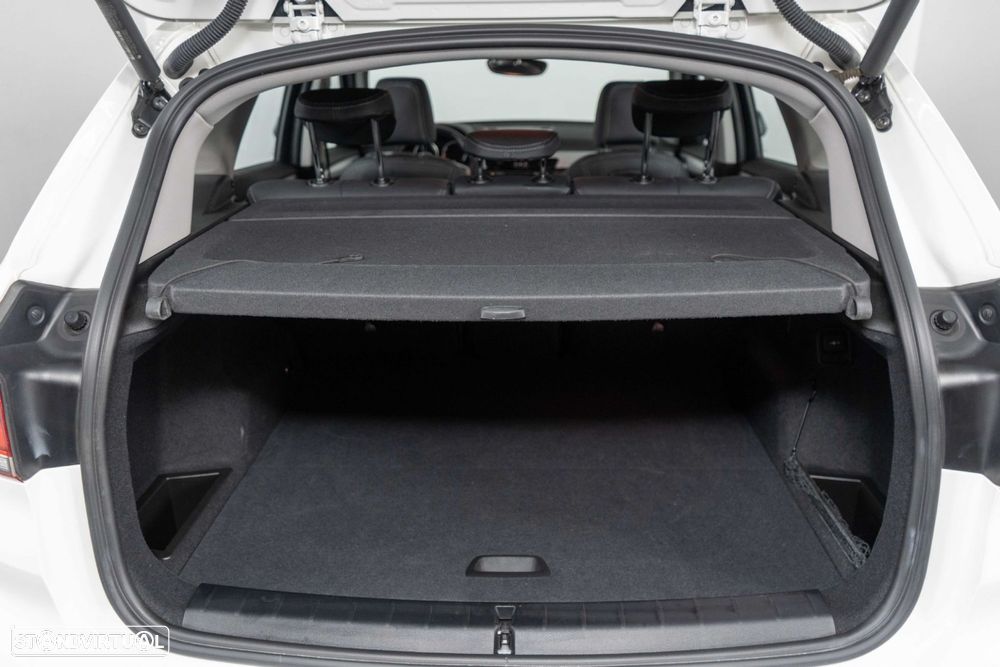 BMW X1 25 e xDrive Corporate Edition - 13