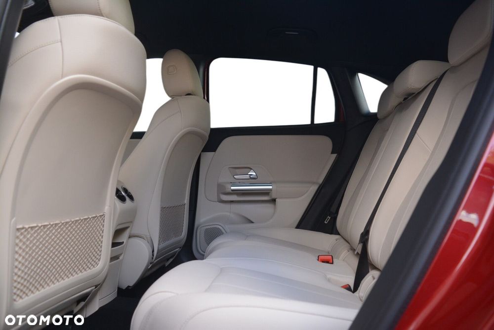 Mercedes-Benz GLA - 9