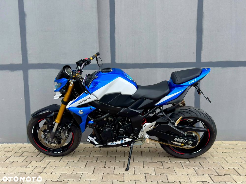 Suzuki GSR - 5