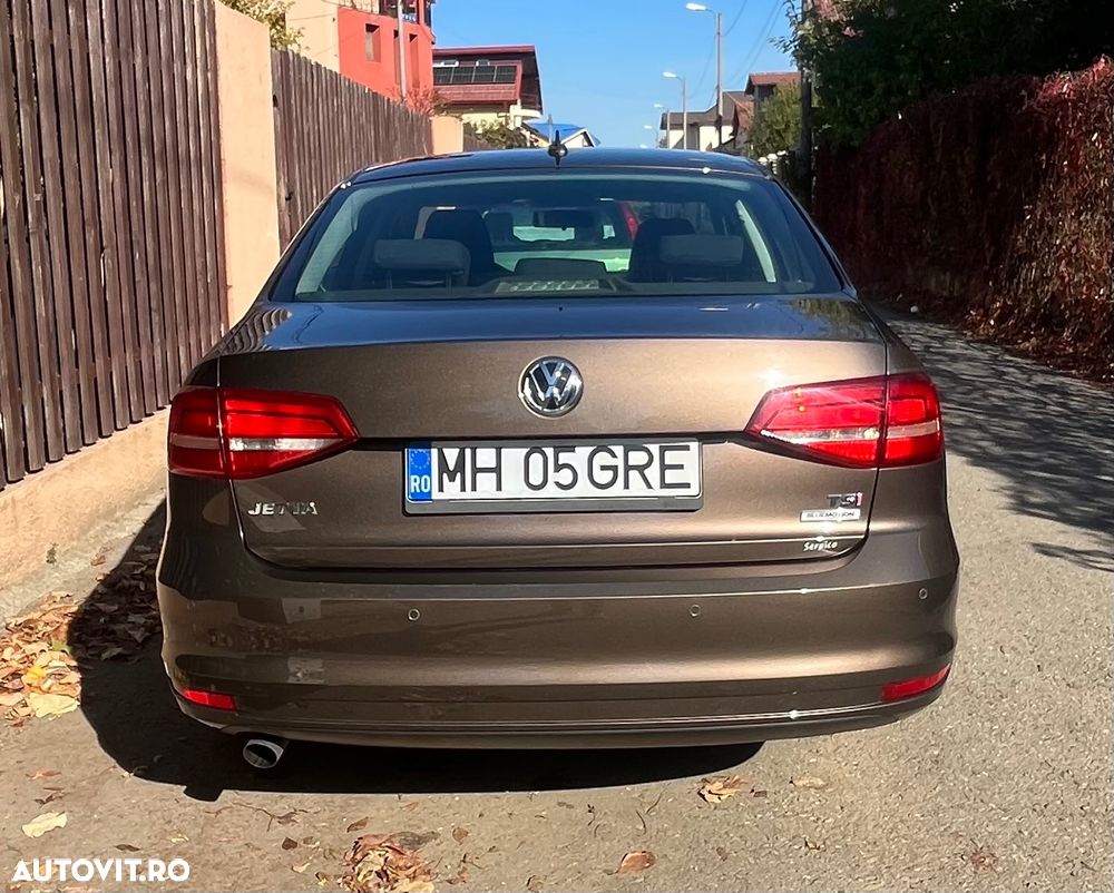 Volkswagen Jetta - 4