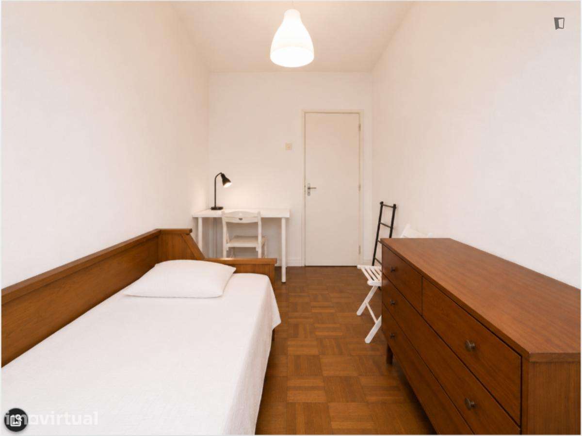 Quarto - localizado em Estrela Lisbon - Grande imagem: 2/14