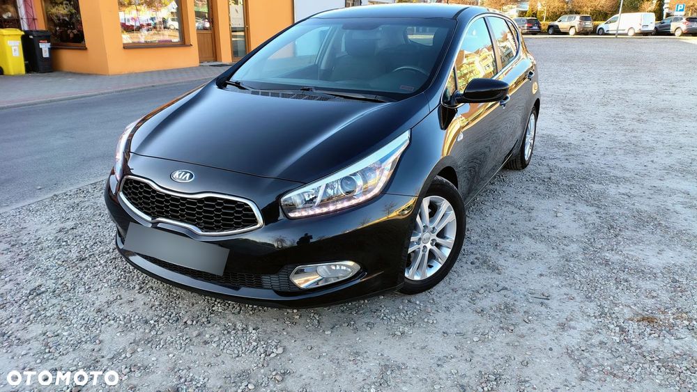 Kia Ceed 1.6 CRDi 128 Dream Team Edition - 2