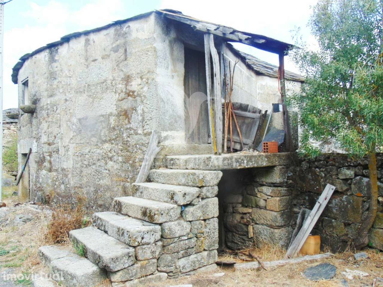 Casa em pedra c/ terreno para recuperar a 12 kms de Vila Real - Grande imagem: 2/21