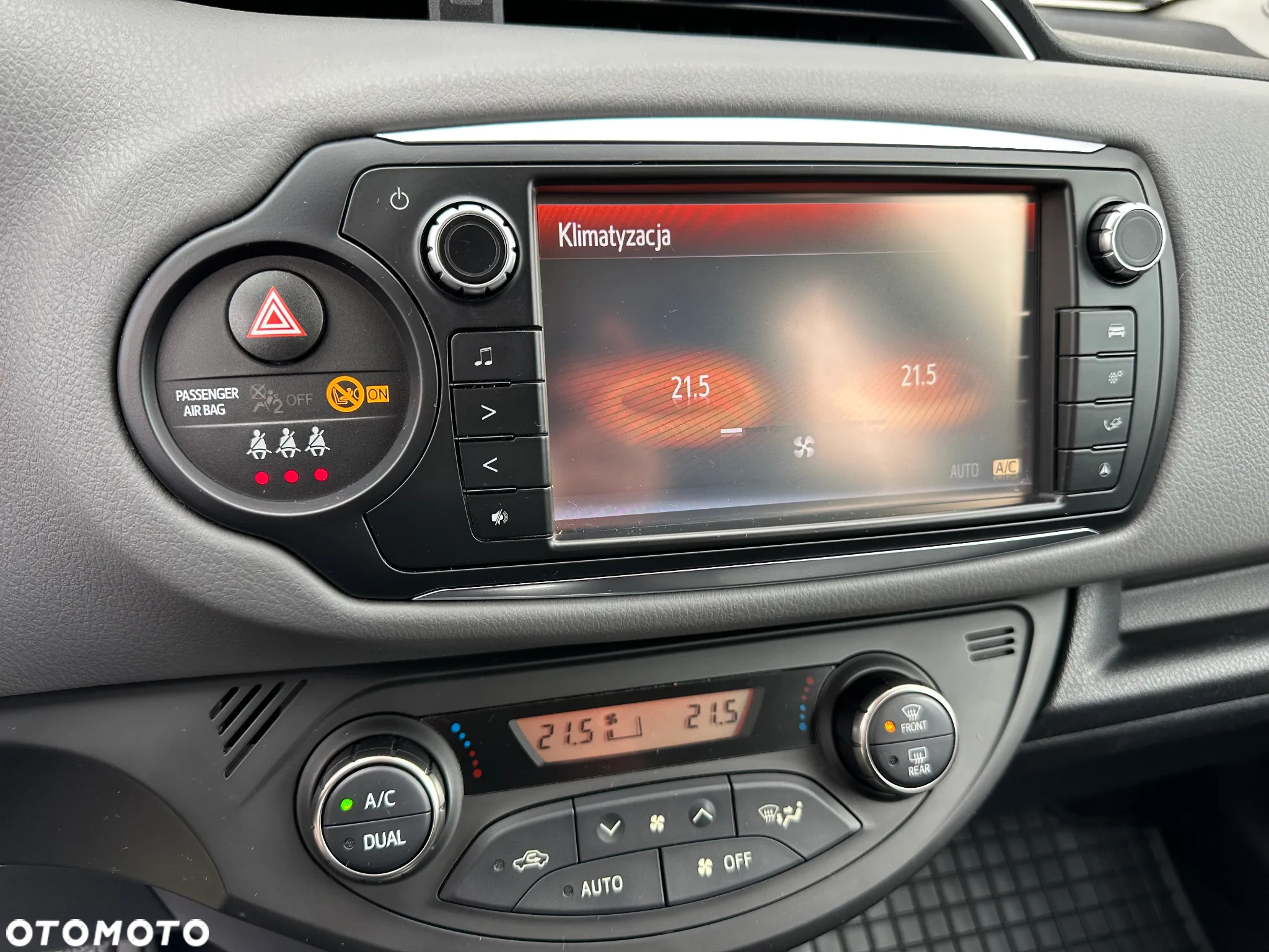 Toyota Yaris 1.33 Premium - 24