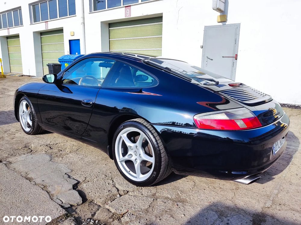 Porsche 911 Carrera - 16